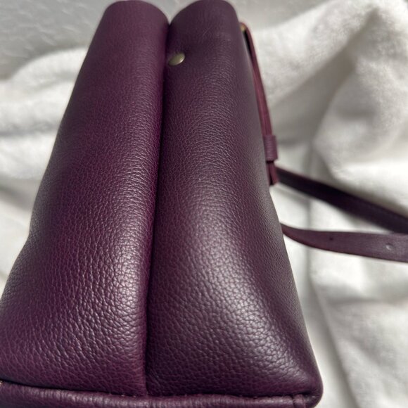 Portland Leather Large Premium Raindrop with zipper in plum. - Picture 6 of 10